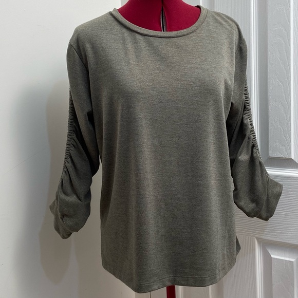 Jane and Delancey women 3/4 sleeves olive green pullover top. Size M. Pre-owned. - Picture 9 of 10